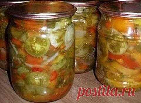 Зелёные помидоры закусочные.
Помидорки получаются очень вкусными, прекрасно подходят к картошечке и в качестве закуски.
Очень рекомендую попробовать, делать очень просто. Продукты берутся в произвольных количествах, в скобочках я приведу примерное количество используемых мной в этот раз.