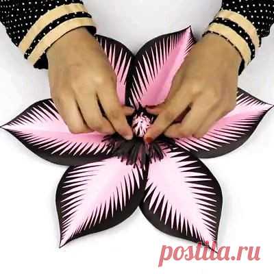 Крупные бумажные цветочки