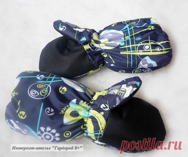 Как сшить варежки краги

Для пошива варежек, нам понадобится:
- плащевка(лучше на мембране)- 40 см
- флис в качестве подклада- 40 см
- утеплитель 50 гр для зимних варежек.-40 см
- резинка

Подробности в источнике http://detgarderob.blogspot.com/2016/09/blog-post_19...