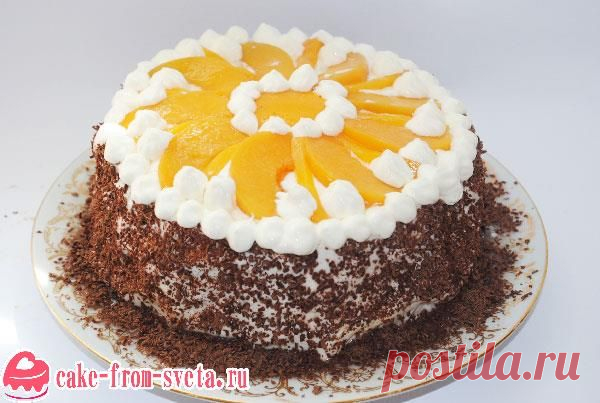 Бисквитный торт со взбитыми сливками – всегда желанный десерт. А если прибавить к нему фрукты и шоколад, получится изысканное, тающее во рту лакомство.