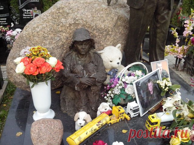 БЕСПЛАТНЫЕ МЕРЦАЮЩИЕ ОТКРЫТКИ И ПЛЕЙКАСТЫ
Eлена Белочкина