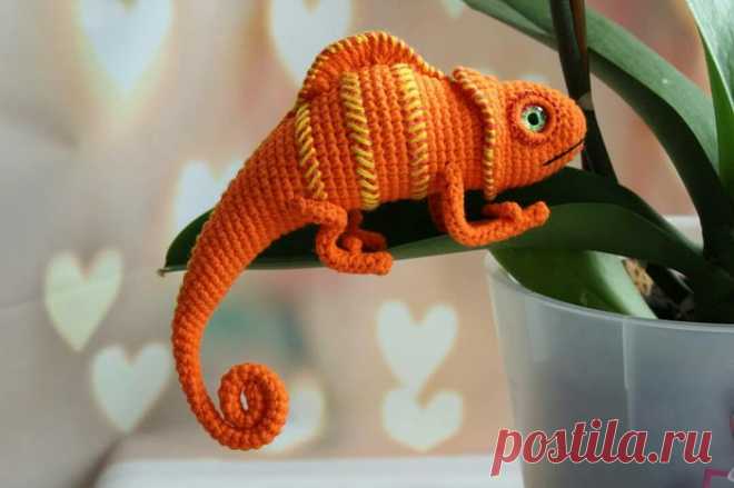 PDF Хамелеон. FREE amigurumi crochet pattern. Бесплатный мастер-класс, схема и описание для вязания игрушки амигуруми крючком. Вяжем игрушки своими руками! Ящерица, хамелеон, lizard, chameleon, camaleão, lagarto, eidechse, chamäleon, caméléon, lézard. #амигуруми #amigurumi #amigurumidoll #amigurumipattern #freepattern #freecrochetpatterns #crochetpattern #crochetdoll #crochettutorial #patternsforcrochet #вязание #вязаниекрючком #handmadedoll #рукоделие #ручнаяработа #pattern #tutorial #häkeln