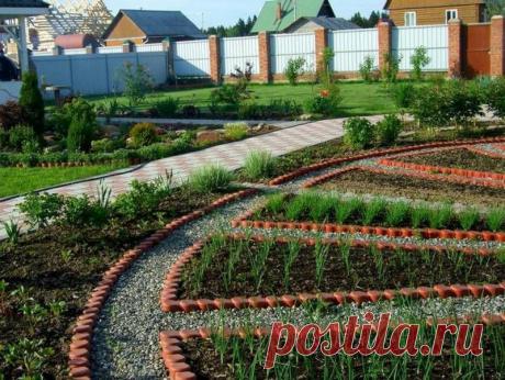 Ограждение грядок своими руками из подручных материалов своими руками Разные варианты ограждений для грядок: из бутылок, шифера, досок, камней, пеньков, лозы. Пошаговые инструкции. Фотогалерея идей.
