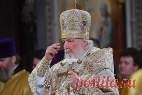 Патриарх Кирилл назвал гонителей УПЦ безбожниками. Патриарх Московский и всея Руси Кирилл заявил, что гонители Украинской православной церкви являются безбожниками, хотя сами себя таковыми не считают. «Они захватывают храмы и дорогие для православного народа святыни», — подчеркнул патриарх. Он молится за тех, «кто мужественно несет крест исповедничества».
