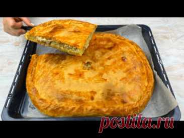 КУРНИК с КУРИЦЕЙ и КАРТОШКОЙ. Как приготовить вкусный курник. Ингредиенты для рецепта:500 гр. сметаны 25%250 гр. сливочного масла3-4 ст. лож. майонеза1 ч. лож. соли1/3 ч. лож. соды700 гр. мукиначинка:700 гр. куриного мяса200 гр. репчатого лука1 ч. лож. соли0.5 ч. лож. сушеного базиликачерный перец по вкусукартофельсл. масло1 желток + вода