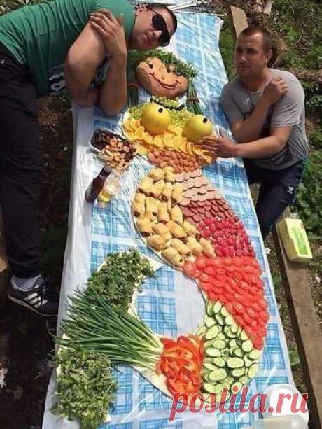 Как мужики стол накрывали