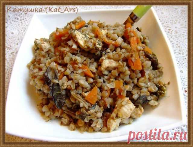 Греча с куриной грудкой и сушёными грибами