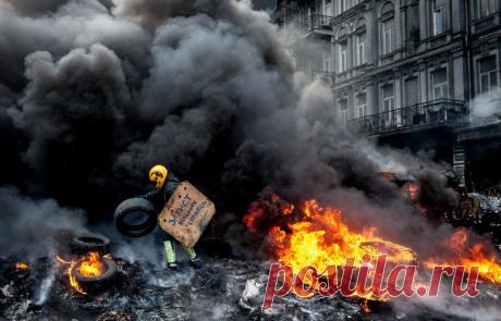 Январь 2014. &quot;ЗАКОНЫ 16 ЯНВАРЯ&quot; И ИХ ОТМЕНА / Массовые беспорядки на улице Грушевского в Киеве, 23 января 2014 года. © ИТАР-ТАСС/Евгений Малолетка | Что привело к возникновению конфликта, как он развивался и какое влияние оказал на расстановку сил в международных отношениях. ХРОНОЛОГИЯ