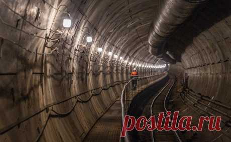 Собянин показал план новых станций метро в Москве. В мэрии Москвы утвердили проект планировки участка Троицкой линии метро от «Коммунарки» до «Кедровой», сообщил мэр города Сергей Собянин.