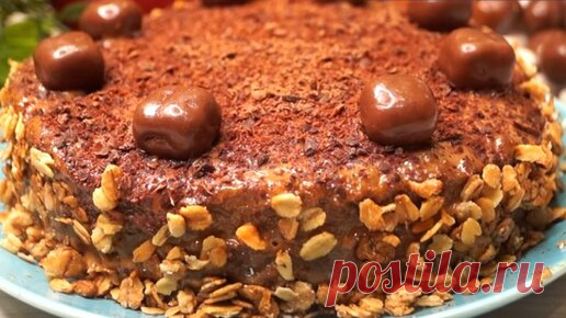 Торт в микроволновке, рецепт быстрой выпечки к чаю Рецепт:
Яйца – 3 шт.
Сахар – 80 гр.
Орехи (грецкие) – 200 гр.
Разрыхлитель – 1 ч.л.
Соль – 1/4 ч.л.
Для крема:
Банан – 1 шт.
Варенное сгущение молоко…