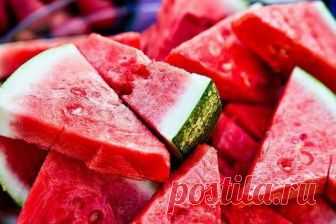 Топ-5 необычных рецептов из арбуза Фаршированный арбуз, суп, салат и десерт с имбирем из бахчевой культуры