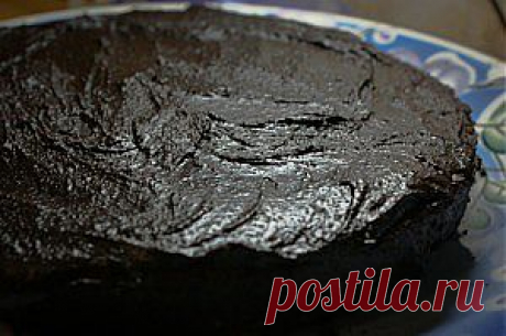 Наверняка, среди Вас найдутся большие любители шоколада, поэтому я хочу предложить рецепт роскошного, запретного, соблазнительного, удивительного американского десерта! Это будет торт — «Пища дьявола»! Согласитесь, само название этого торта сильно интригует. Назван он так потому, что имеет тёмный цвет, практически чёрный. А чёрный цвет, как мы знаем, связан с тёмными силами, с дьяволом. В кулинарных книгах рецепт этого торта появился в 19 веке. С тех пор он является мечтой любого шокоголика.