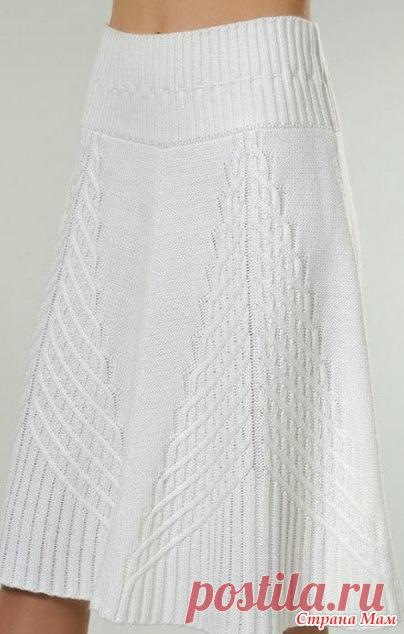 . Помогите разобраться с юбочкой. Очень понравилась юбочка.  Схемы есть, но они давались к этому джемперу: Схемы: Не пойму зачем цветное фото? А главное- за счет чего идет такое расширение(трапеция) в юбке.