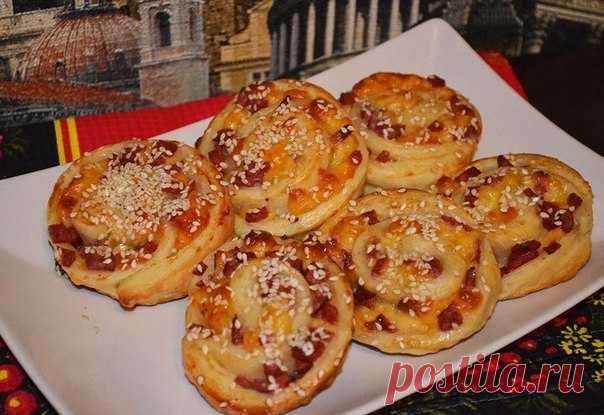Вкуснота!!! Слойки с колбасой и сыром — Вкусные рецепты