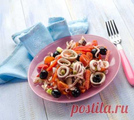 Новогодние рецепты: Салат из кальмаров и болгарского перца