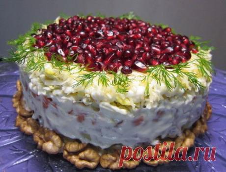 САЛАТ *КРАСНАЯ ШАПОЧКА*..