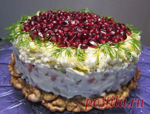 САЛАТ *КРАСНАЯ ШАПОЧКА*..