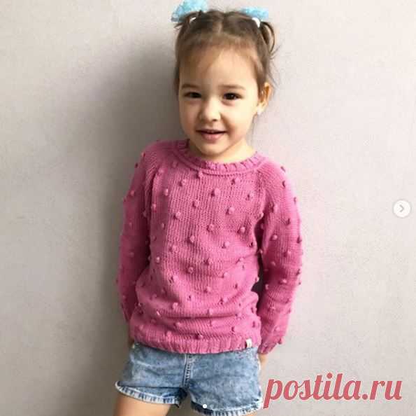 Как связать красивый пуловер для девочки спицами