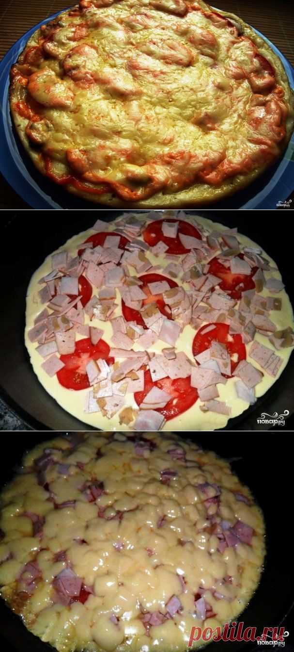 СКОРАЯ ПИЦЦА в Сковороде !!! **Тесто: мука 10ст/л, яйцо 2шт, сметана 5с/л, майонез 5с/л, соль. *Выльем в  смаз/сковороду. *Начинка сверху: колбаса 150г, помидоры 2шт, терт/сыр 200г.  Не жалейте сыр, иначе пицца будет сухой и невкусной. *Ставим на сред/огонь, обжарим  2- 3мин, пока тесто не схватится, после накроем крышкой.  Готовим до расплавления сыра. //Повар.ру