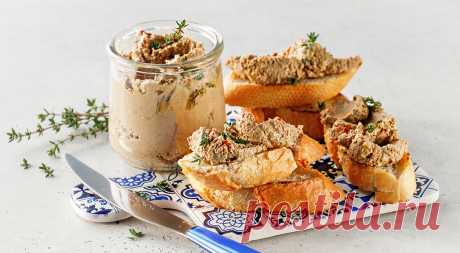 Нежный паштет из говяжьей печени. Нежный паштет из говяжьей печени по этому рецепту получится нежным, гладким и очень вкусным. В домашних условиях такой паштет из печени готовится очень просто и будет по плечу даже начинающим ...