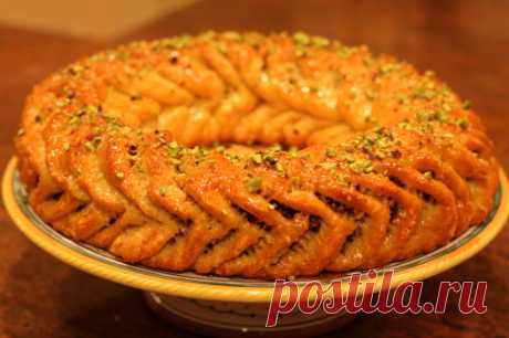 Buccellato Siciliano (Christmas Fig and Nut Pastry Ring)
