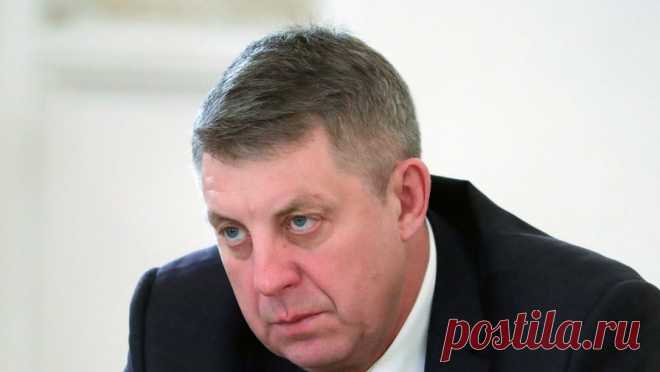 Губернатор Брянской области предложил не принимать в вузы без "природного дара". У детей необходимо развивать природный дар к обучению, а при его отсутствии давать рабочие специальности. Об этом заявил губернатор Брянской области Александр Богомаз в интервью Regnum. "Как у Емели: в одно ухо влетело, в другое ...