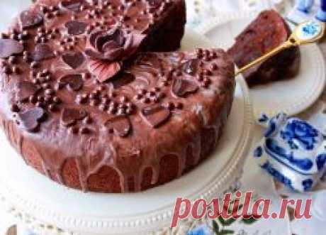 Шоколадный бисквитный торт.
