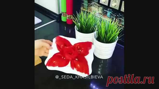 Надо же из помидоров и огурцов такую красоту сотворить!
