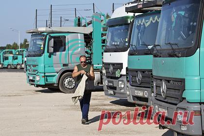 Российские власти задумали разрешить «серый» импорт. Глава Федеральной антимонопольной службы (ФАС) России Максим Шаскольский и основатель онлайн-магазина Wildberries Татьяна Бакальчук в ходе рабочей обсудили легализацию параллельного импорта в России. Шаскольский отметил, что поддерживает идею, а ФАС уже направила в правительство соответствующий проект постановления.