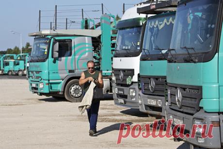 Российские власти задумали разрешить «серый» импорт. Глава Федеральной антимонопольной службы (ФАС) России Максим Шаскольский и основатель онлайн-магазина Wildberries Татьяна Бакальчук в ходе рабочей обсудили легализацию параллельного импорта в России. Шаскольский отметил, что поддерживает идею, а ФАС уже направила в правительство соответствующий проект постановления.