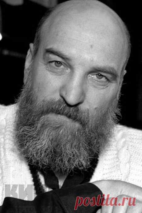 Алексей Петренко — биография, фильмография, фотографии. Народный артист РСФСР (1988г.). Родился 26 марта 1938г. в с. Чемер, Черниговской области (Украинская ССР). В 1961г. окончил Харьковский театральный институт. С 1961 по 1963гг. - актер Запорожского музыкально-драматического театра им. Н.А. Щорса. С 1963 по 1964гг. - актер Донецкого областного русского драматического театра (г. Мариуполь). С 1964 по 1977гг. - актер Ленинградского театра им. Ленсовета. Ушел из жизни 22 февраля 2017г.