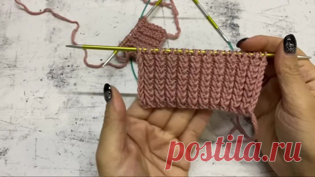 Красивая резинка по кругу и поворотными рядами спицами