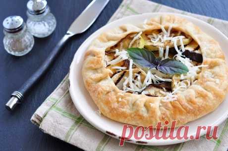 Выпечка с баклажанами: 5 лучших рецептов
1. Галета с баклажанами и кабачками