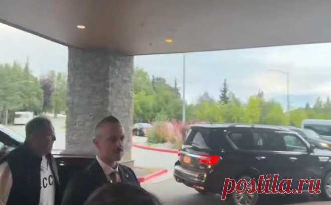 Лавров объяснил свитер с надписью «СССР» на Аляске. Глава МИД России Сергей Лавров в интервью NBC заявил, что его появление на Аляске в свитере с надписью СССР не сигнализировало о желании восстановить Советский Союз.
