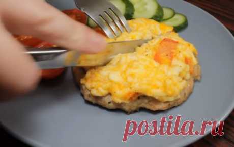 Рецепт котлет с сыром, вареными яйцами и помидором