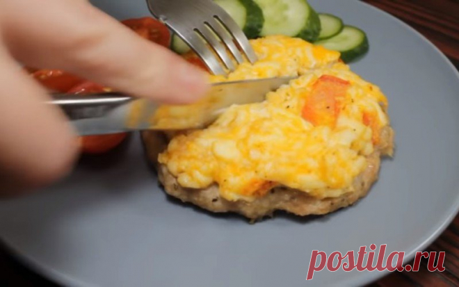 Рецепт котлет с сыром, вареными яйцами и помидором