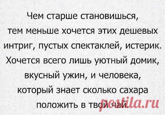 Поляк и француз на пляже. Вокруг француза — стая женщин, на поляка же внимания никто не обращает...