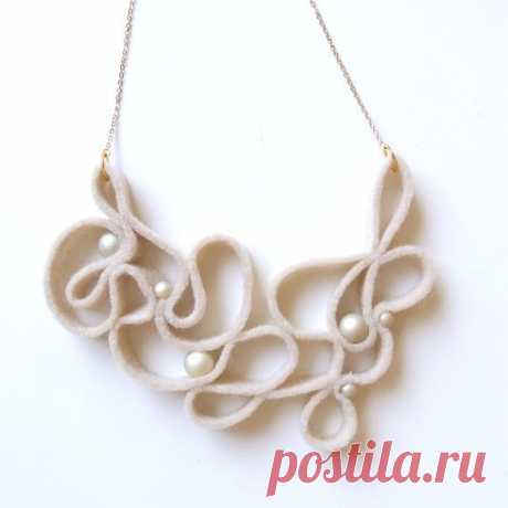 Kune Felt Necklace - Milk tea color