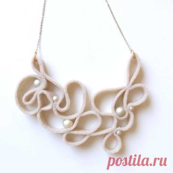 Kune Felt Necklace - Milk tea color