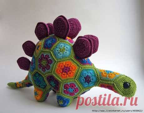 Еще один стегозавр! Выбирайте,какой больше нравится!