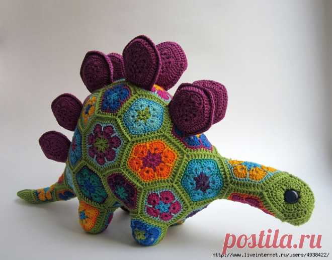 Еще один стегозавр! Выбирайте,какой больше нравится!