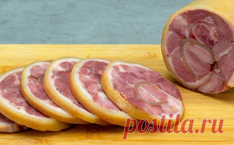 Показываем гениальный рецепт домашнего рулета из курицы. Можно есть в нарезку и на бутерброды