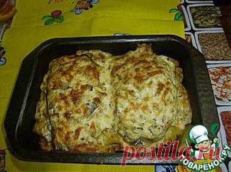 Рыба, запеченная с картофелем, под чесночным соусом - кулинарный рецепт