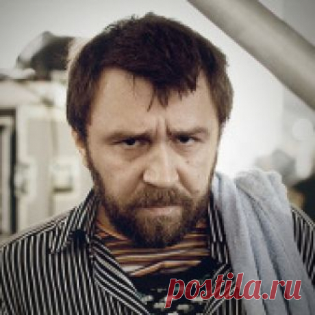 Сергей Шнуров, цитаты со смыслом Если меня когда-нибудь спросит, что я сделал для русской культуры, по-серьезному, без шуток, я скажу, что вернул ей страсть. То самое дионисийское начало, которое у нас предпочитают не видеть и замалчивать. Любовную горячку, алкогольное безумие, похотливую ярость я живописал в своих крикопеснях. Те вулканические эмоции, без которых нет и не бывает человека сложного, стихийного.