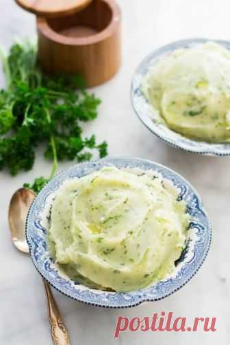Mediterranean Mashed Potatoes - Primavera Kitchen This Mediterranean Mashed Potatoes recipe is vegan and a great option for anyone who is trying to avoid dairy ingredients. It is just as flavorful as any other mashed potato recipe, loaded with olive oil and herbs.