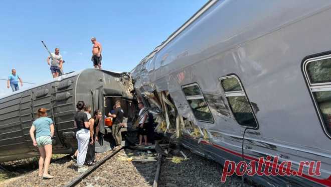 Застрявшую под поездом пассажирку удалось спасти спустя полтора часа. В Волгоградской области спустя полтора часа спасли женщину, ноги которой оказались заблокированы после крушения поезда. Об этом сообщает Life со ссылкой на Telegram-канал SHOT. Женщина находится в тяжелом состоянии. Ее эвакуируют в ...