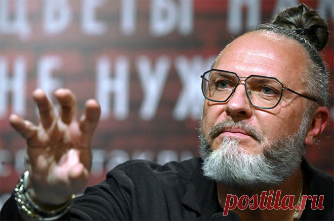 «Это трусость». Режиссер Грымов высказался о реабилитации нацизма на Западе. В беседе с aif.ru режиссер и художественный руководитель театра «Модерн» Юрий Грымов рассказал о премьере спектакля «Цветы нам не нужны» о Нюрнбергском процессе и зверствах нацистских преступников.