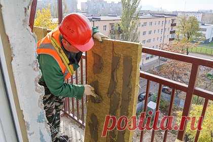 Ремонтировать дома россиян собрались по-новому. Ремонтировать многоквартирные дома в России собрались по-новому — перед работами будут проводить техосмотр здания, чтобы выявить реальный износ. Такой законопроект приняла Госдума во втором чтении. Мера должна пресечь нерациональные траты на капремонт ветхих домов, которые уже не подлежат восстановлению.