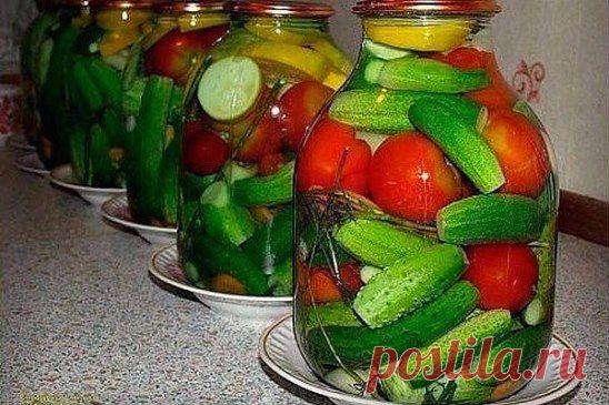 ОВОЩНОЕ АССОРТИ С ВОДКОЙ БЕЗ СТЕРИЛИЗАЦИИ 
Девочки, нашла очень интересный рецепт овощного ассорти. В прошлом году попробовала - получилось отлично. Вот, делюсь с вами.
