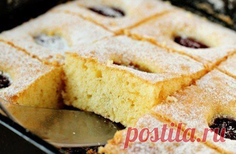 Пирог — шарлотка со сливами